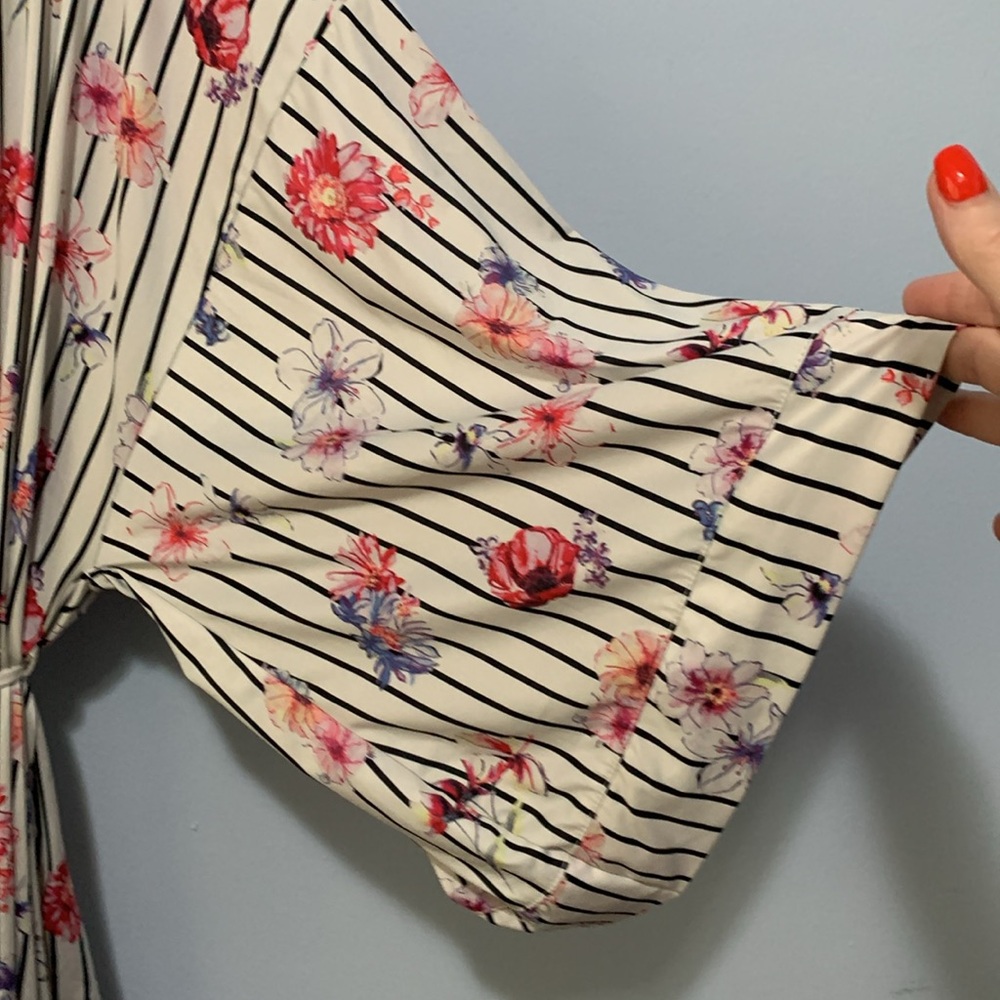 Beautiful floral duster PTP 24 inches - Picture 5 of 5